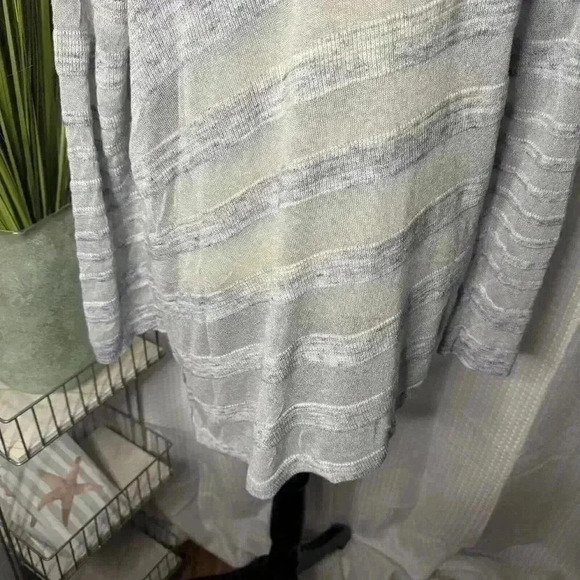 Chicos Women’s 3 US XL Asymmetrical Light Blue Semi Sheer Long Sleeve Tunic Top - Picture 7 of 11